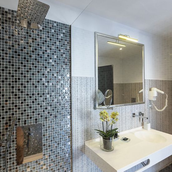 Bathroom view of Hotel Castellino Roma