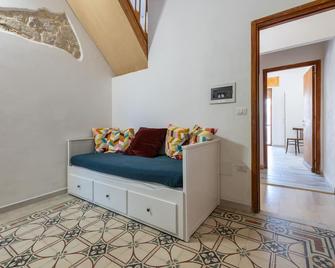 Casa Vacanze Regina Margherita 1 - Calasetta - Obývací pokoj