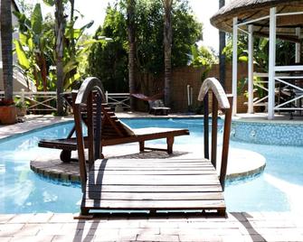 Summerview Guest Lodge - יוהנסבורג - בריכה