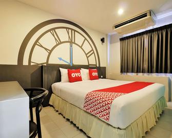 At Night Hostel - Phuket City - Bedroom
