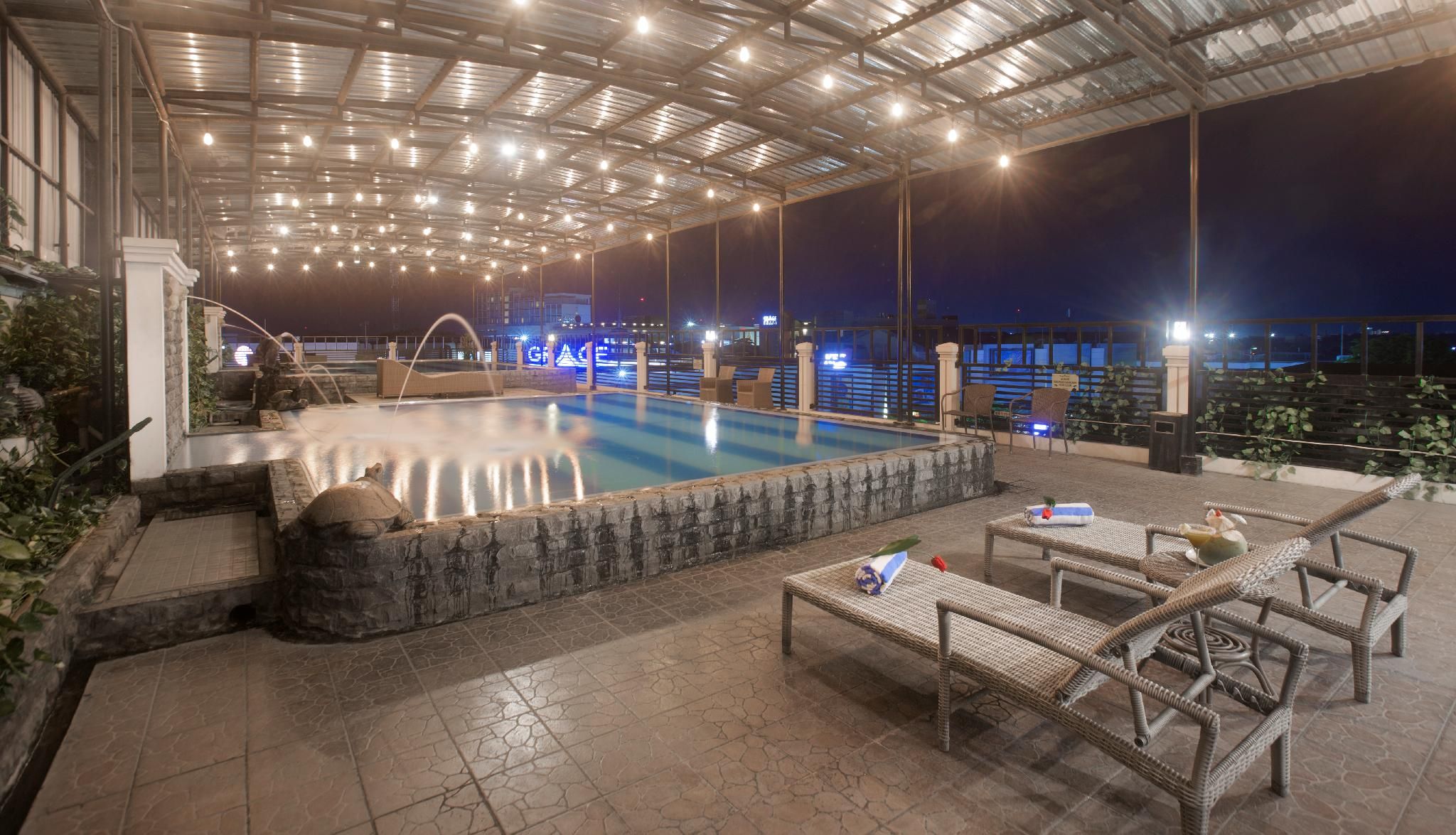 Grand Tryas Hotel - Cirebon - Piscina