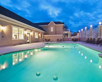 Holiday Inn Redding By IHG - Redding - Piscina