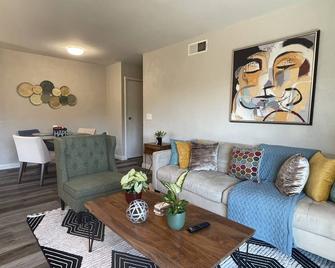 Lovely Two Bedroom Condo - Spring Valley - Living room