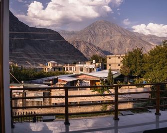 Isle Of Highland Tours Guest House - Gilgit - Balcony