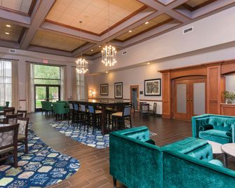 Hampton Inn & Suites East Lansing/Okemos - Okemos - Lobby
