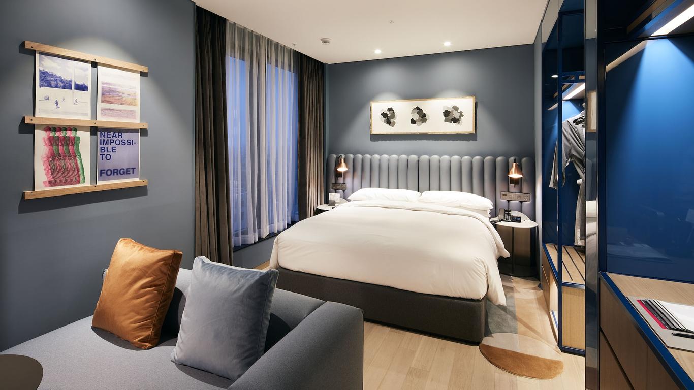 RYSE, Autograph Collection