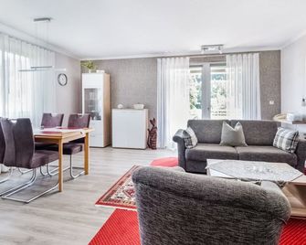 Ruhiges Apartment in Schwalefeld mit Garten - Willingen - Salon