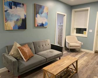 New Stylish Apartment With Hot Tub - Waterford - Living room