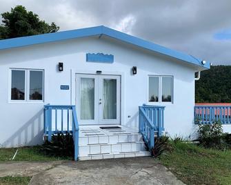 Newly Renovated Home 3br/2ba All Bells And Whistles - Saint Thomas Island - Edificio