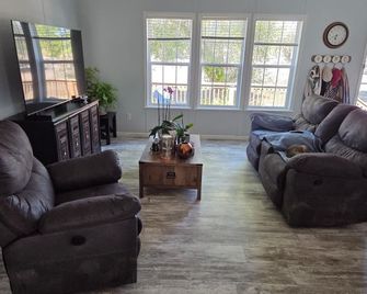 The Peaceful Charm of Pioneer & LaBelle! - Clewiston - Wohnzimmer