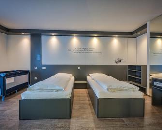 Economy-Hotel - אולם - חדר שינה