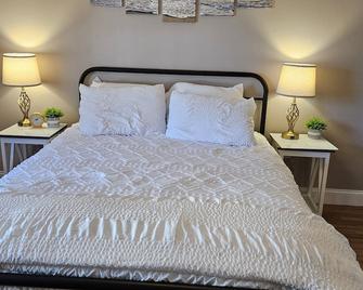 Tranquility: near Carlisle, Harrisburg, Messiah, Lancaster, Hershey attractions - Dillsburg - Bedroom
