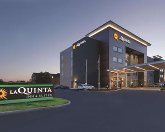 La Quinta Inn & Suites by Wyndham Terre Haute - Terre Haute - Building