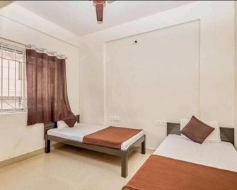 Transit Dorms - Bengaluru - Bedroom