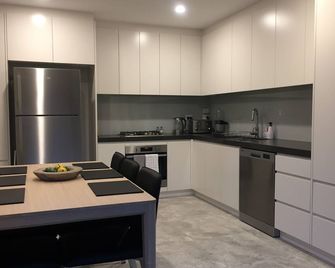 Beautiful modern Manly home - Manly - Kitchen