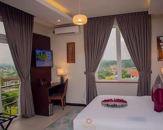 Rock City Hotel - Nkawkaw - Habitación