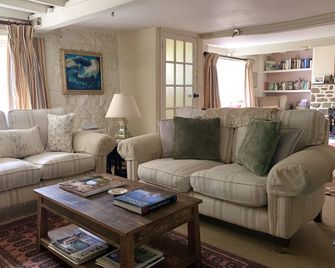 2 minutes to the park & High Street! Family-sized thatched country cottage - Shaftesbury - Wohnzimmer