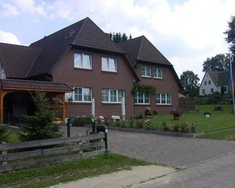 Hotel Amselhof - Bispingen - Edificio