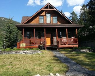 The Cedar - Downtown, walking distance to all the shops and restaurants! - Banff - Building