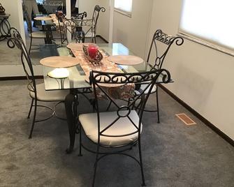 3-bedroom vacation home just 13 minutes from Easton Town Center - Reynoldsburg - Dining room