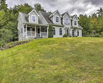 Meriden Village of Plainfield Home with Backyard - Windsor - Building