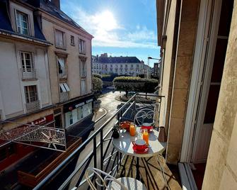 Hotel Mondial - Tours - Balcony