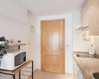 Apartamentos Vicenta Playa Carihuela - Torremolinos - Kitchen