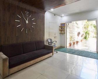 Hotel Raj - Surat - Lobby