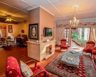 Lavender House - White River - Living room
