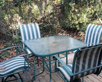 Quiet and Convenient - Stone Mountain - Patio