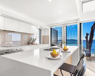 Baydream on the Beach - With Breathtaking Water Views - Corlette - Comedor