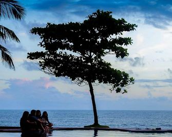 Mascot Beach Resort - Kannur - Zwembad