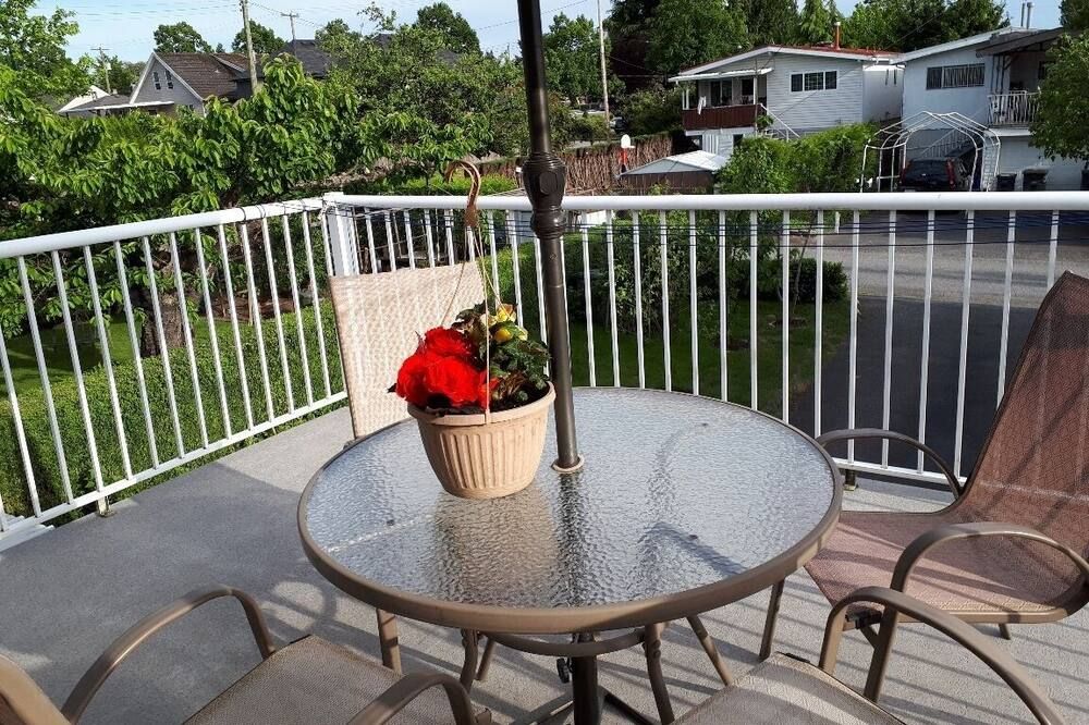 Two-bedroom place, quiet street, near skytrain and groceries, Vancouver - Vancouver - Balcón