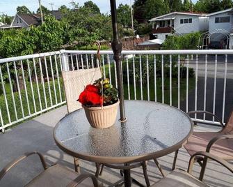 Two bedrooms near skytrain in Vancouver - Vancouver - Balcón