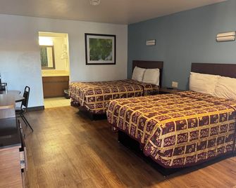 Spanish Trails Inn - Lancaster - Bedroom