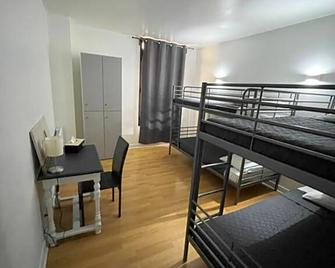 Hôtel Les 4 Chênes - Pontault-Combault