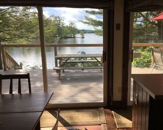 Little Red Cottage in Maine! - Sanford - Balcón
