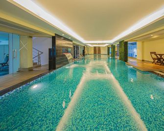 Ar Suites Jewels Royale - Pune - Pool