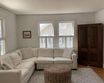 In town home in Northeast Harbor, in Acadia National Park, shopping, and more! - Mount Desert - Huiskamer