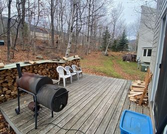 Condo near wiffletree chairlift! - Carrabassett Valley - Patio