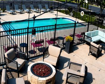Hampton Inn Summersville - Summersville - Gebouw