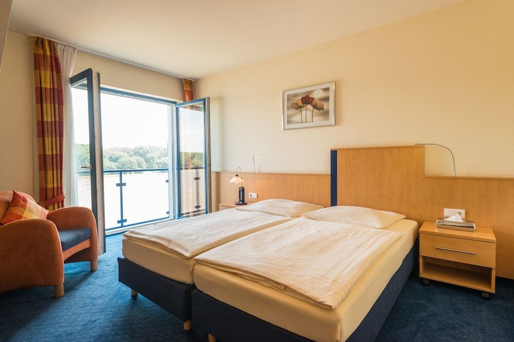 راينتيراسين - هوتل كافيه ريستورانت