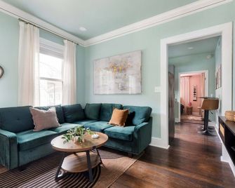 Druid Dazzle by Minty Living - אטלנטה - סלון