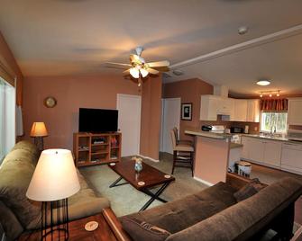 Denali Tri-Valley Cabins - Healy - Living room