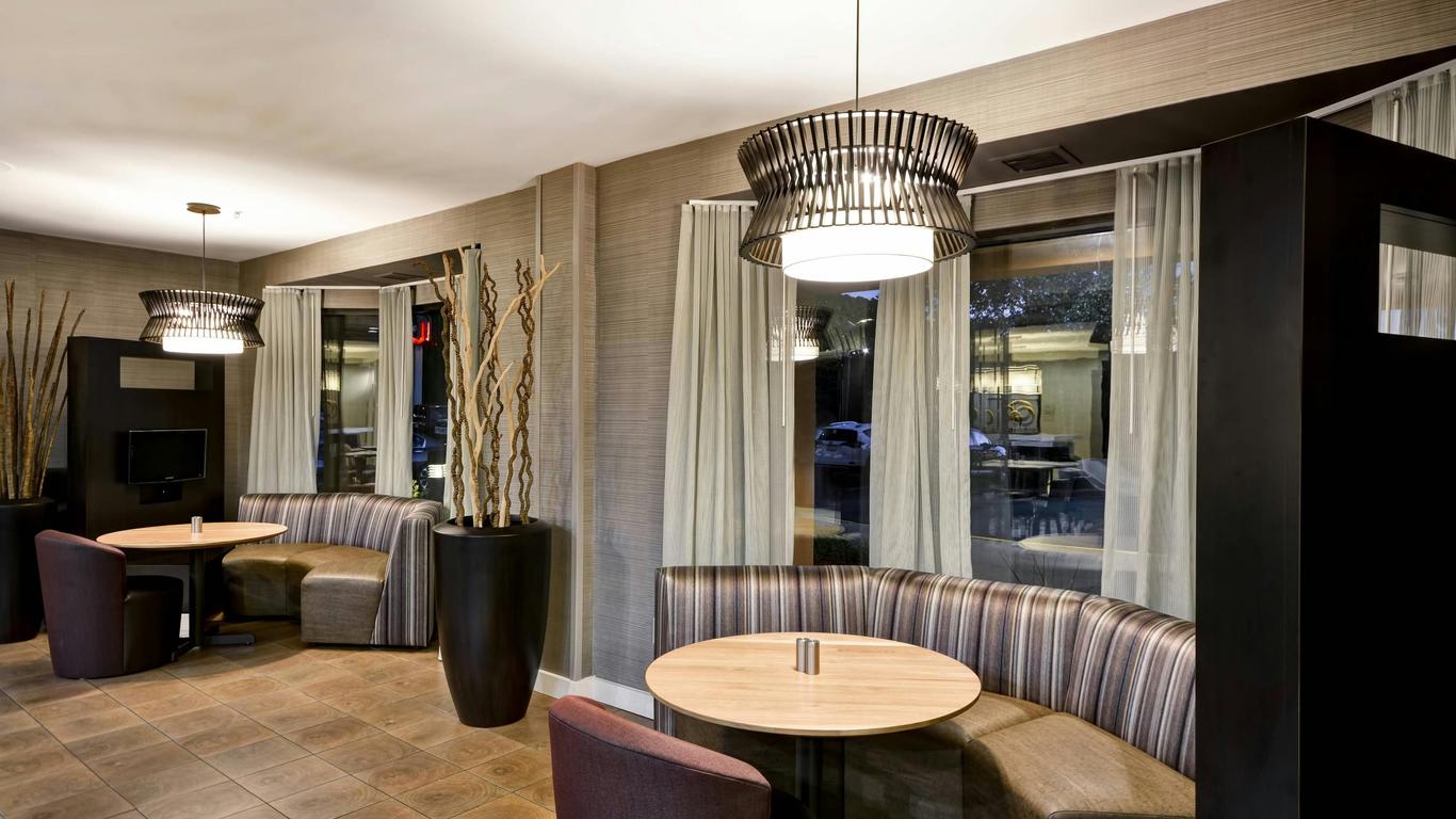 Courtyard by Marriott Dalton