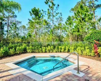 Spacious 3BR Condo with Pool & Hot Tub near Disney - Winter Garden - Pool