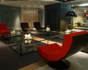 Yomo Mola Park - לס אסקלדס - טרקלין