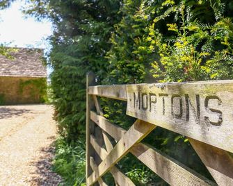 The Lodge at Mortons - Malmesbury - Outdoor view