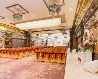 Luxurious Family Retreat With Pool in Patna - Patna - Lobby