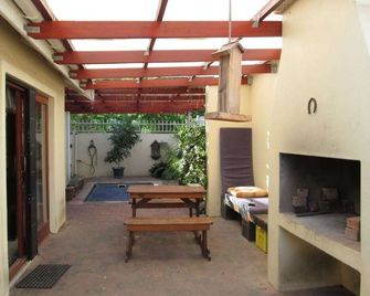 Tolbos Backpackers - Worcester - Innenhof